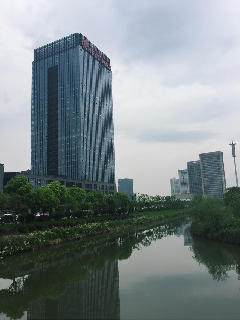 位于高新技术产业园区—华创大厦